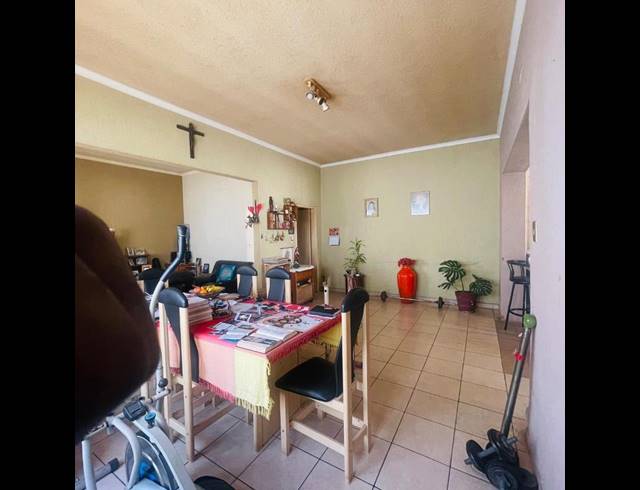 4 BEDROOM HOUSE FOR SALE IN KENSINGTON